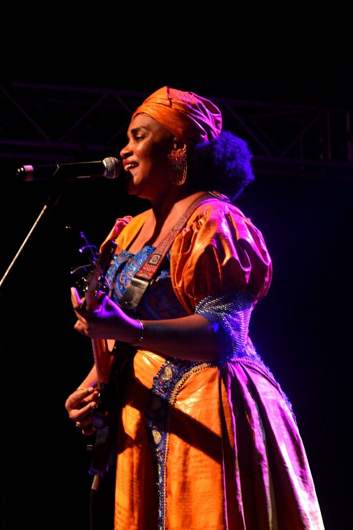 Luna - Artiste Chanteuse